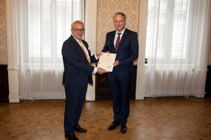 Новият почетен консул на България във федерална провинция Щирия д-р Гюнтер Енцингер официално встъпи в изпълнение на функциите си